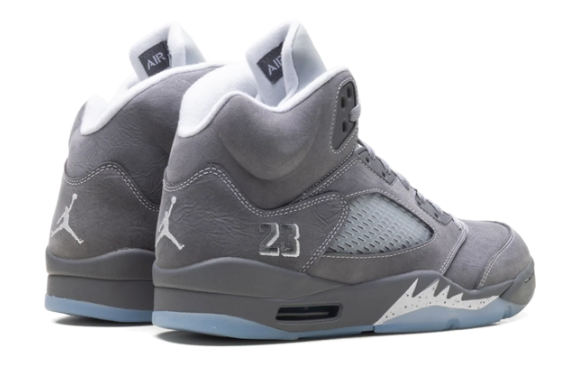 Air Jordan 5 'Wolf Grey' (2026) – Grey & White